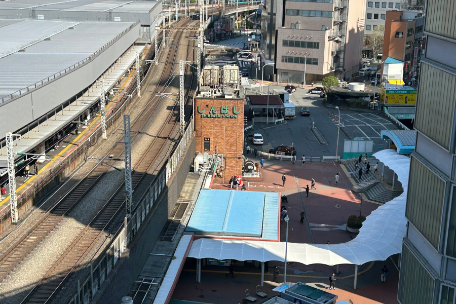 新橋駅からすぐです（ビルの屋上から撮影）